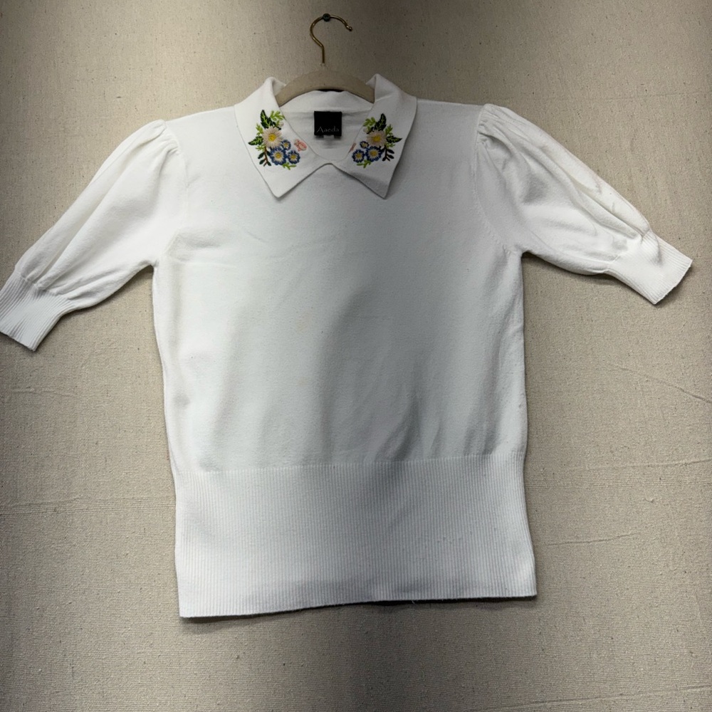 Elegant White Womens Sweater with Floral Collar